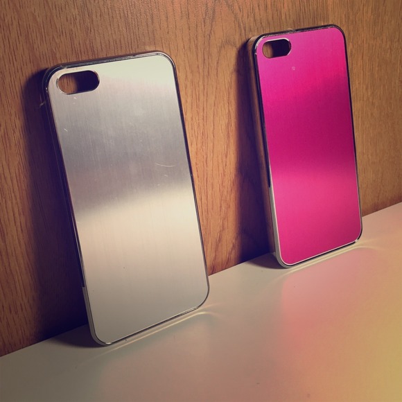 iPhone Chrome-like back cases.