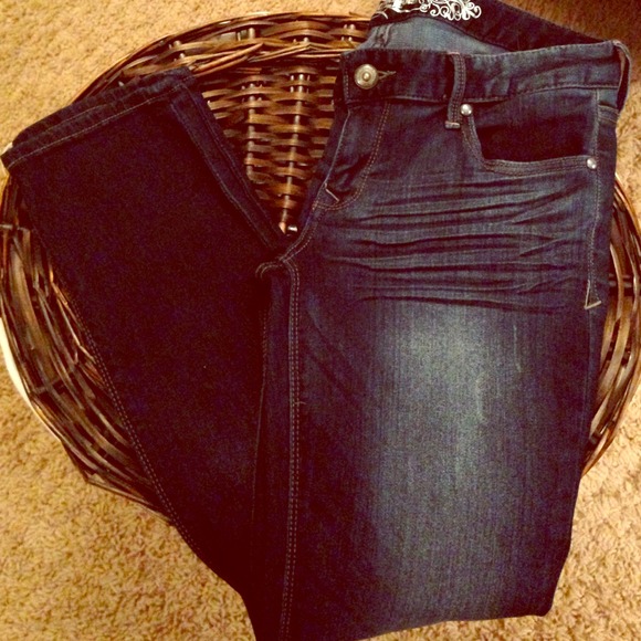 Size 8 Short skinny Express jeans.