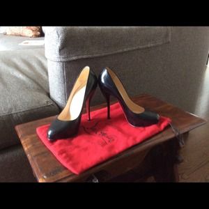 Christian Louboutin simple pumps