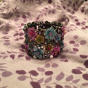 Vintage style floral cuff 🌼