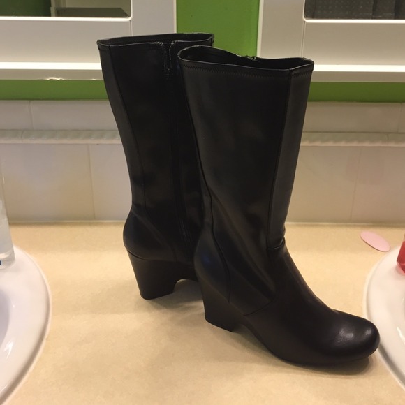 Boots - Picture 2 of 3