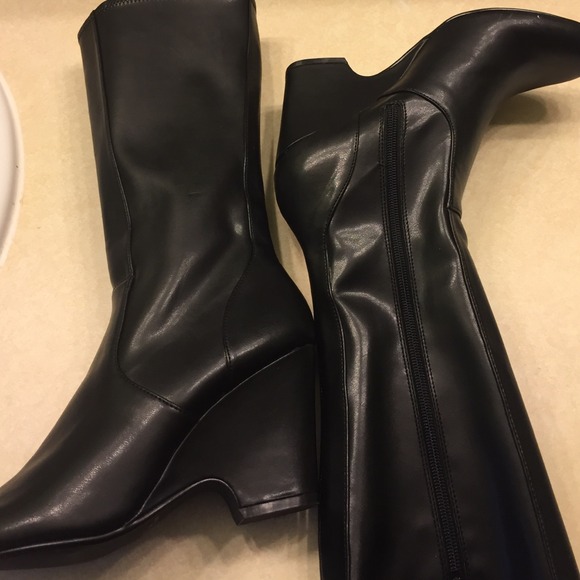 Boots - Picture 3 of 3