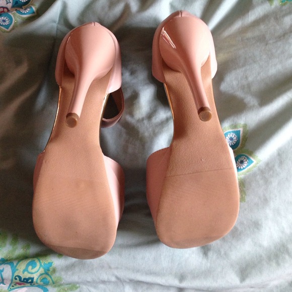 Pumps - Picture 3 of 4