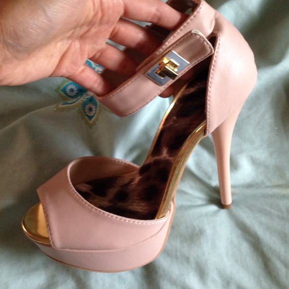 Pumps - Picture 4 of 4