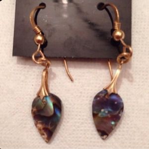 NWOT Handcrafted black lip shell earrings
