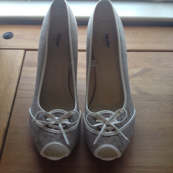 Peep Toe Pumps