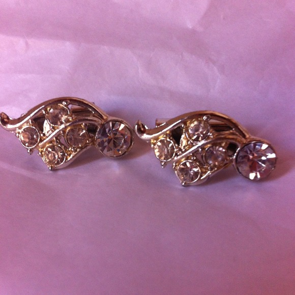 Vintage Jewelry - Vintage Rhinestone shoe clips.