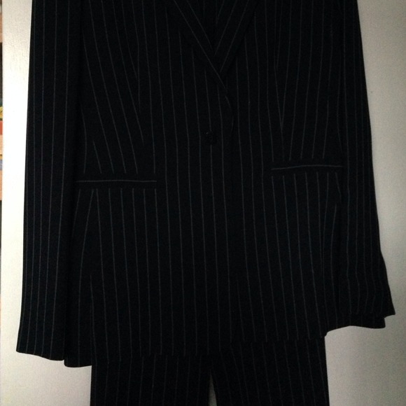Navy pinstripe pant suit from casual corner. 14 - Picture 3 of 3