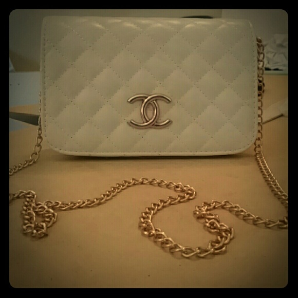 Handbags - !! Sale!! Creme quilted crossbody