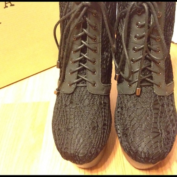 Messeca Bootie in Black Lace Crochet. - Picture 2 of 4