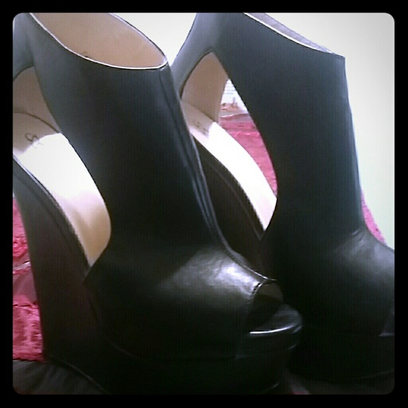 Shoes ***FIRM PRICE ***