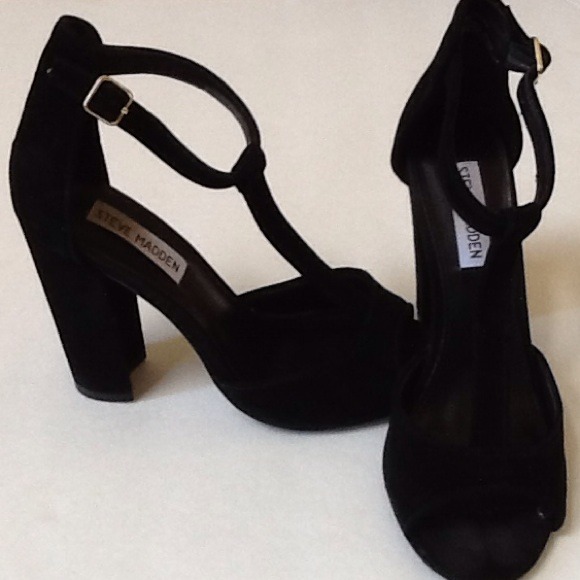 Steve Madden Shoes - SALE ! Steve Madden black suede shoe. Size 7 1/5