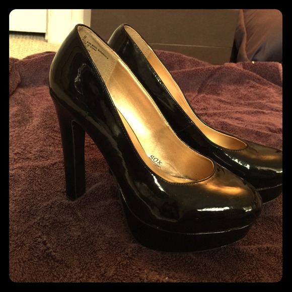 NWT black Mossimo heels