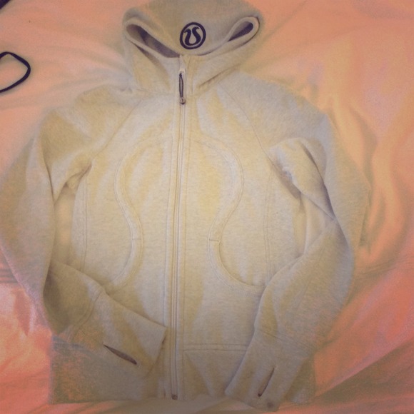 Lululemon jacket! Grayish white LOOKING TO TRADE!