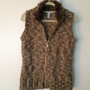 Sweater vest with faux fur collar.