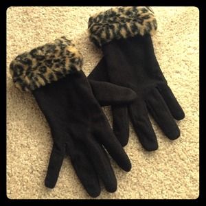 Black gloves with faux animal print cuff