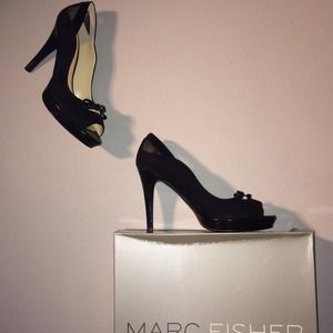 Black PeepToe Heels 6M