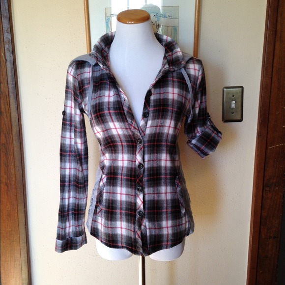 🚫Sold off Poshmark🚫Hooded Flannel Top