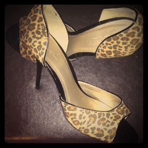 Leopard print pumps