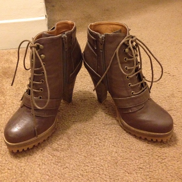 Qupid Booties