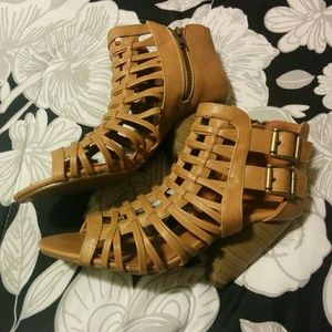 Caramel/tan sandal