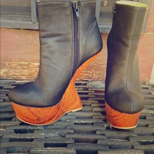 Heeless booties