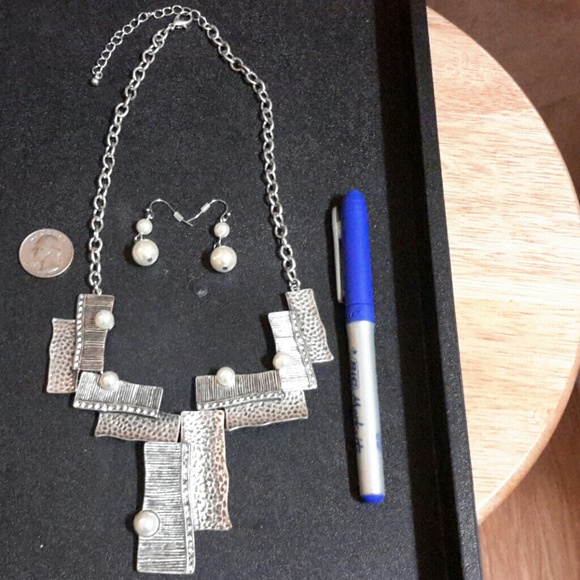 *PRICE DROP* Pewtiful Necklace and Earring Set - Picture 3 of 3