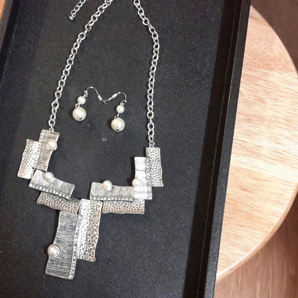 *PRICE DROP* Pewtiful Necklace and Earring Set - Picture 1 of 3