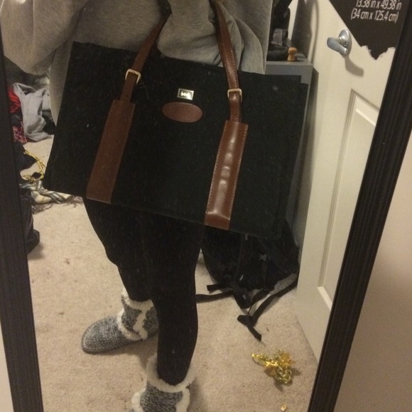 🎉HOST PICK 11/14🎉Gorgeous navy handbag - Picture 3 of 3