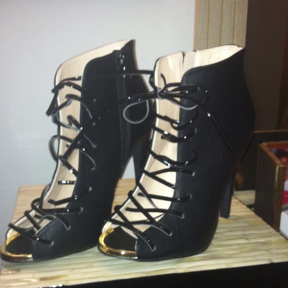 Beautiful black lace up heels - Picture 1 of 4