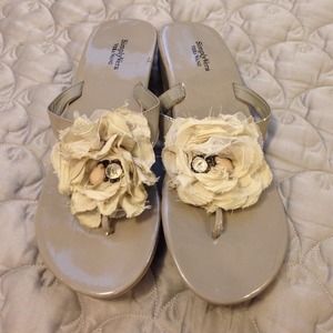 Flowered wedge sandals