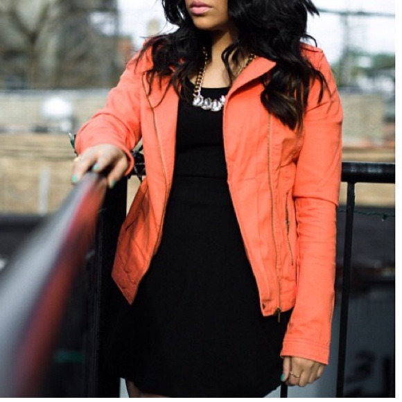 🎉SOLD IN BUNDLE🎉 - Picture 2 of 3