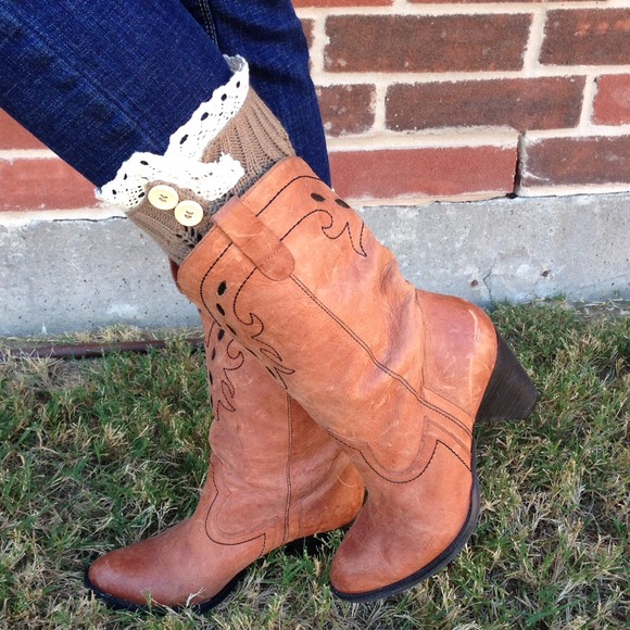 2 a T Boutique Accessories - 🎉SALE 🎉 LAST PAIR! Lace & Button Boot Cuff