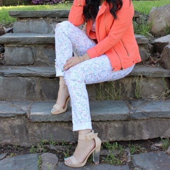 🎉SOLD IN BUNDLE🎉 - Picture 2 of 4