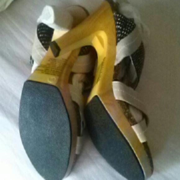 Chic woven heel sandals - Picture 3 of 3