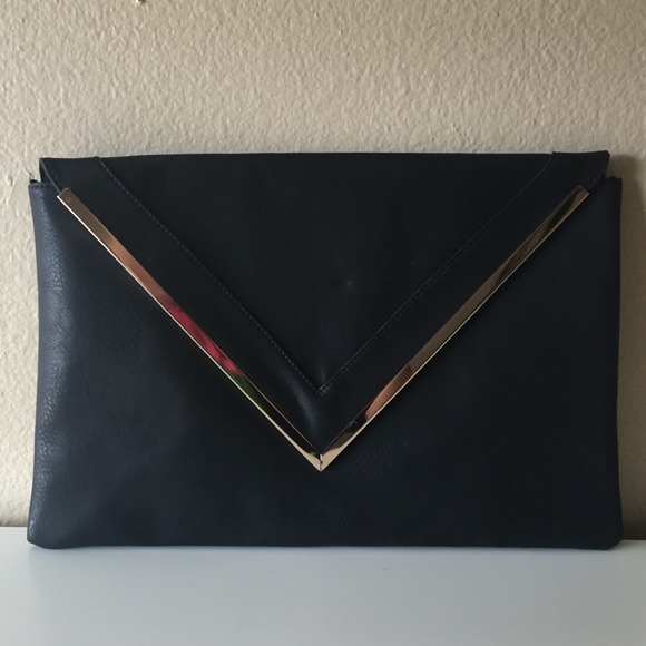 Black clutch
