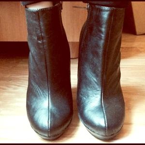 Colin Stuart black ankle boots