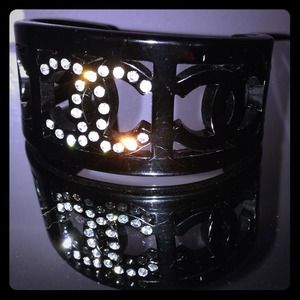 💥FLASH SALE💥Black Acrylic & Bling Cuff Bracelet