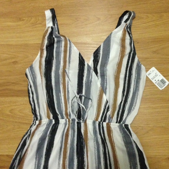 SOLD IN BUNDLE • Brand new Forever 21 dress - Picture 2 of 4