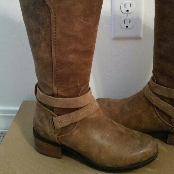 UGG Boots - Picture 2 of 4