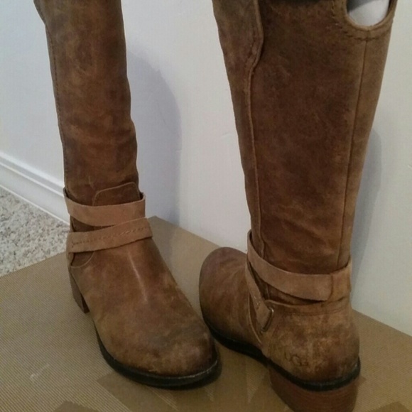 UGG Boots - Picture 3 of 4