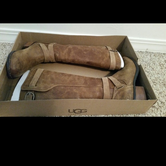 UGG Boots - Picture 4 of 4