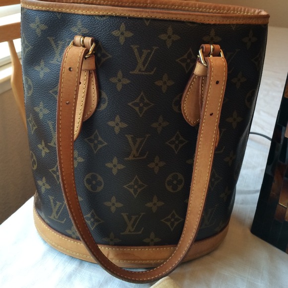 Authentic LOUIS VUITTON  BUCKET PURSE, BAG AND BOX - Picture 1 of 4