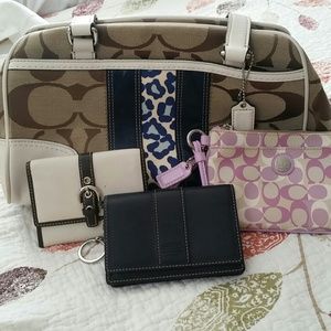 Bag, wristlet, 2 card holder