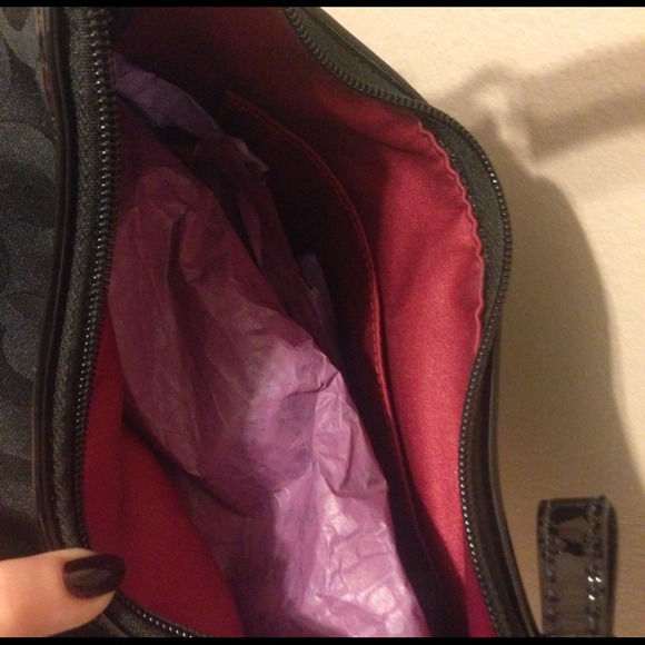 Small Coach Logo Hand Bag - Picture 3 of 3