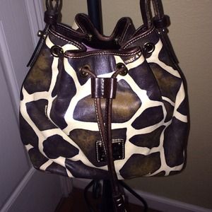 D & B  giraffe bucket bag and matching wristlet