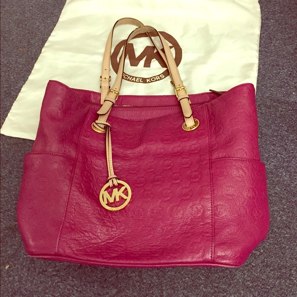 Michael kors bag  fushia color (purpleishpink)