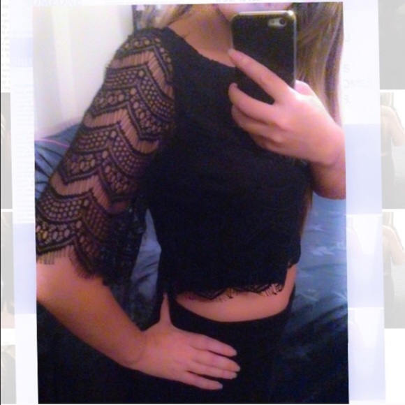 🚫SOLD‼️ Francesca's Boutique Black Lace Crop Top