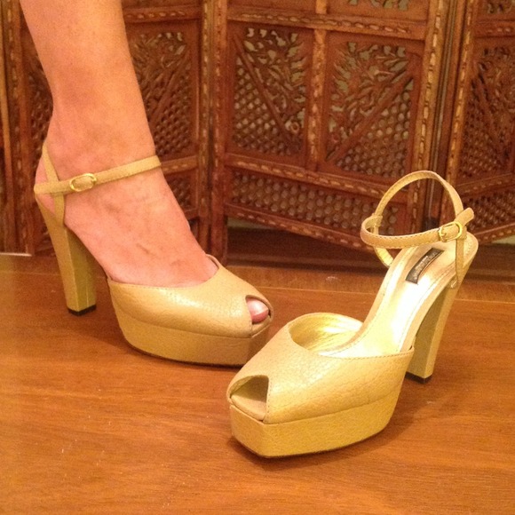 Dolce & Gabbana Vintage Platform Shoes Sand color.