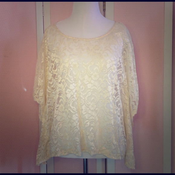 Ivory Lace Top. - Picture 6 of 8